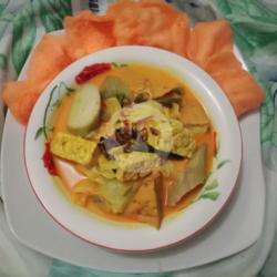 Lontong Sayur Kuning