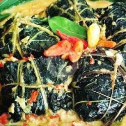 Buntil Daun Talas