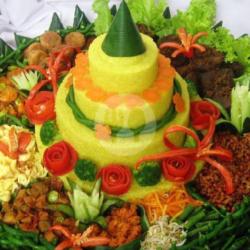 Nasi Kuning Tumpeng