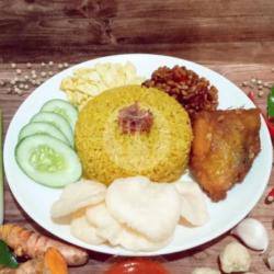 Nasi Kuning Ayam Goreng Ungkep