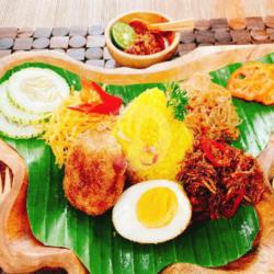 Nasi Kuning Rendang Ayam