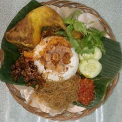 Nasi Uduk   Ayam Goreng   Bihun   Tempe Orek