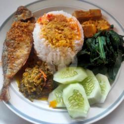 Nasi Ikan Kembung Goreng