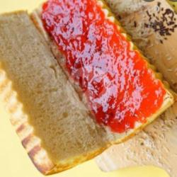 Roti Bakar Strawberry Jam   Susu