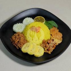 Nasi Kuning Tempe Semur