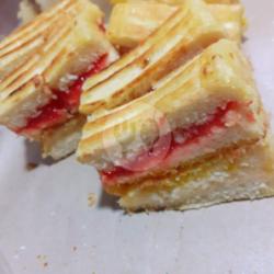 Roti Bakar Nanas   Strawberry