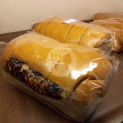 Roti Bantal (chocolate And Vanilla Chocolate)