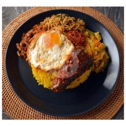 Nasi Kuning Ikan Tuna Balado   Telur Ceplok