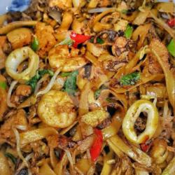 Kwetiau Telor Seafood Goreng