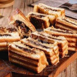 Roti Bakar Choco Cruncy - Tiramisu