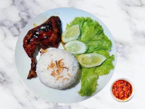 Ayam Penyet Dan Soto Ayam Warung Mamah Ino, Jl Cihampelas Belakang 204