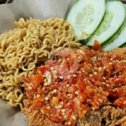 Indomie Goreng Ayam Ndoweh