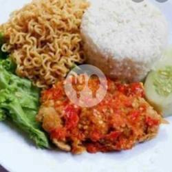 Indomie Goreng Telur Ceplok Nasi   Ayam Geprek(free Es Teh)