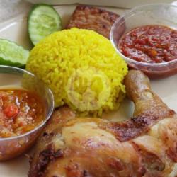 Nasi Kuning Ayam Kasalan