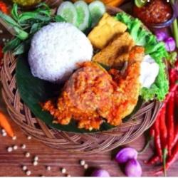 Nasi Ayam Penyet Paha Tahu Tempe