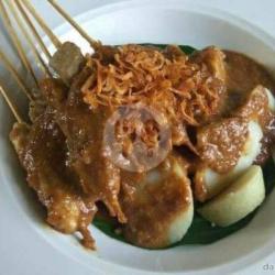 10 Sate Ayam   Lontong