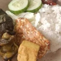 Satu Paket Nasi Ampela Goreng