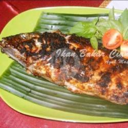 Ikan Jangki Sedang Bakar