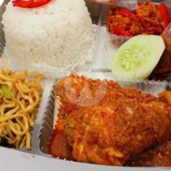 Nasi Rames Ayam Bumbu Pedas