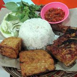 Ayam Negri Bakar Atou Goreng Nasi