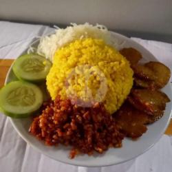 Nasi Kuning Jengkol Geprek