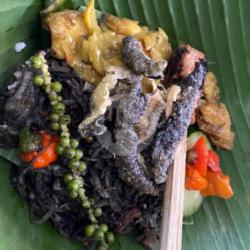 Nasi Bungkus Lawar Cumi