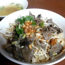 Kwetiau Yam Bakso