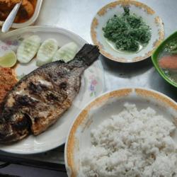 Natinombur (ikan Bakar)   Nasi