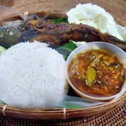 Pecel Lele Gurih Khas Sambal Petir