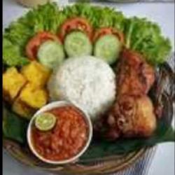 Pecel Ayam Penyet Tahu Tempe