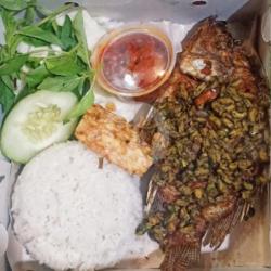 Nasi Mujaer Goreng Sambal Goreng Kupang