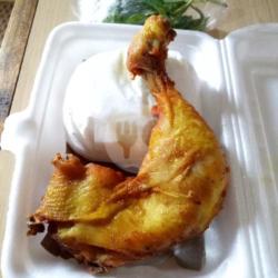 Menu  D (ayam Goreng Paha Gandeng Lalap Sambal)