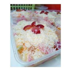 Salad Buah : Isi Apel Puji, Pier, Semangka, Melon, Anggur, Sstrauwbery, Kiwi. . . Berat 750 Gr