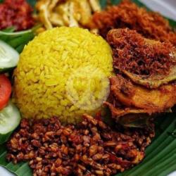 Nasi Kuning Ayam Serundeng