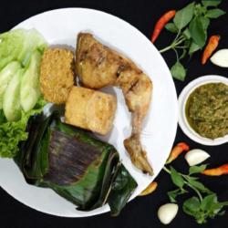 Ayam Goreng   Nasi Bakar   Tahu   Tempe   Sambal Hijau