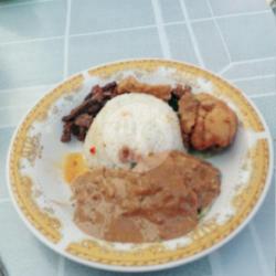 Nasi Pecel Ayam, Ayam , Sayur , Tempe , Tahu