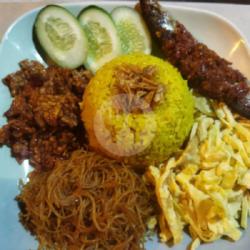 Nasi Kuning Pindang Deuleus Balado