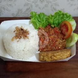 Ayam Penyet   Tahu/tempe Goreng