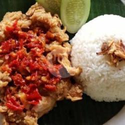 Ayam Geprek   Nasi  Lalapan Tempe Goreng Sambel