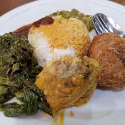 Nasi Ayam Daun Singkong Perkedel Sambal