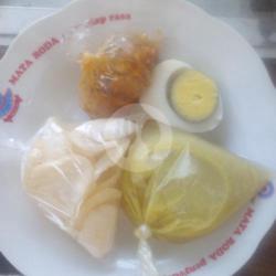 Opor Ayam, Telur, Sambel Goreng