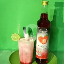 Es Kelapa Strawberry