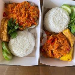 Nasi Ayam Tahu Tempe Lalapan Sambal