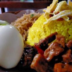 Nasi Kuning Tempe Orek Telor Komplit