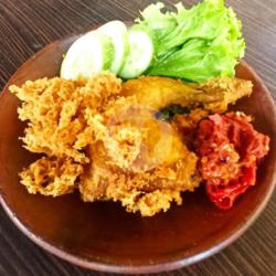 Ayam Kremes   Sambel   Lalapan