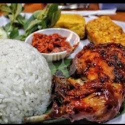 Nasi Uduk Ayam Bakar Komplit