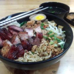 Mie Lebar Hongkong Special