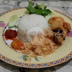 Nasi Ayam Kremes