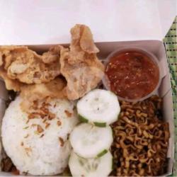 Paket Nasi Kulit Crispy Mie Goreng