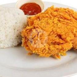 Nasi Lalapan Ayam Krispy Pinokio